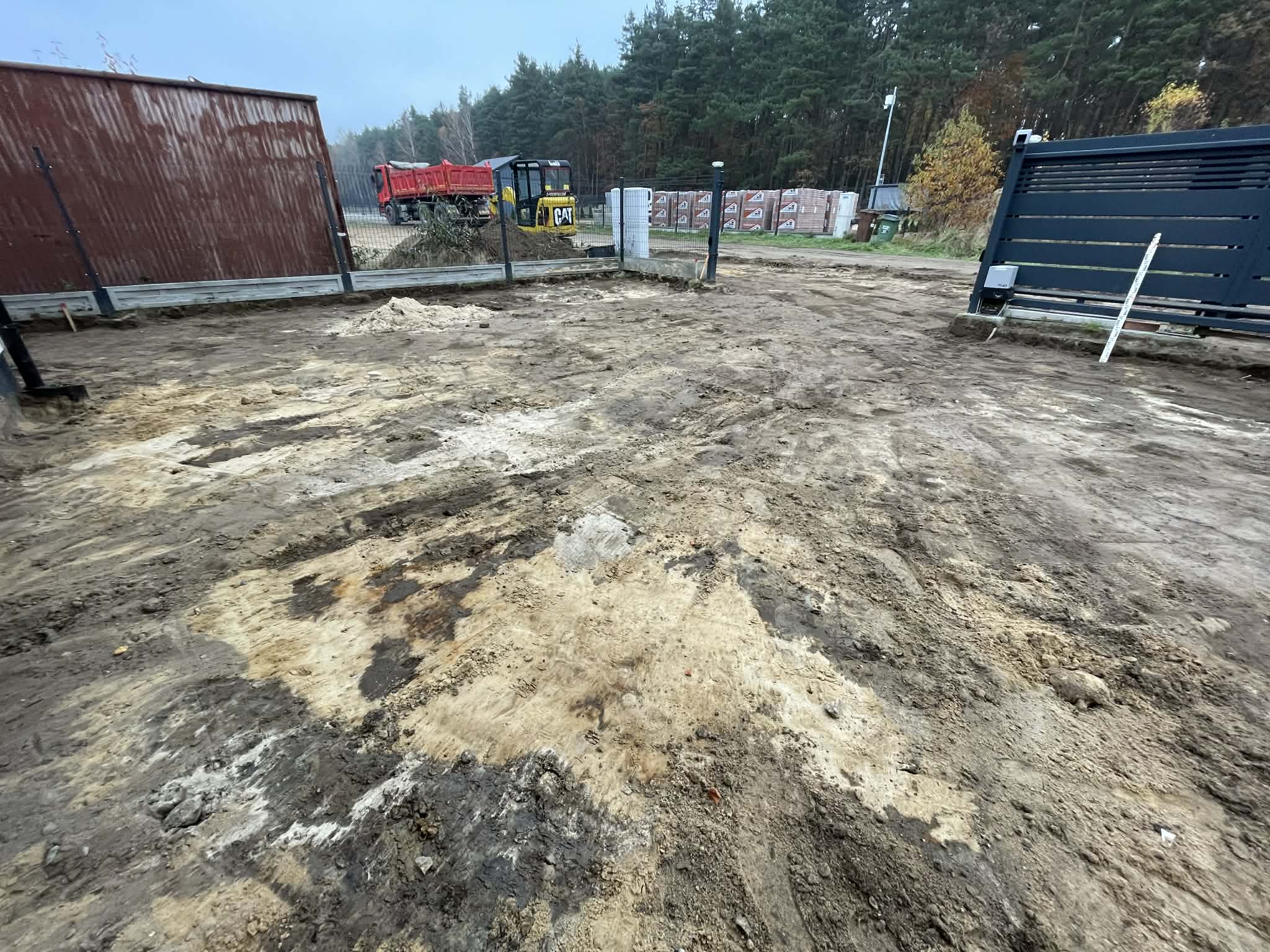 Realizacja 3 robót ziemnych, przyłączy i usług geodezyjnych KAM-KOP & GEOPRO