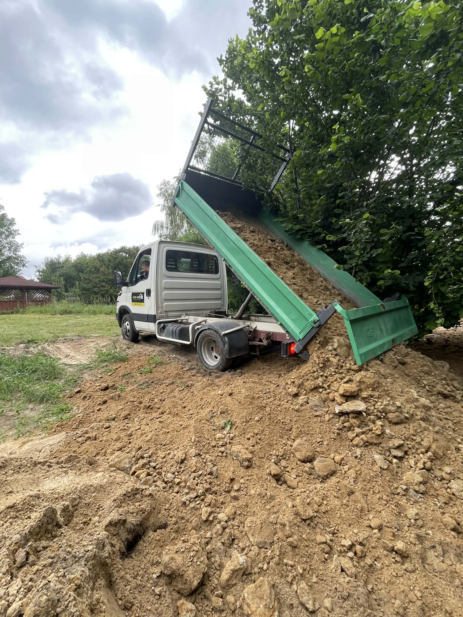 Realizacja 4 robót ziemnych, przyłączy i usług geodezyjnych KAM-KOP & GEOPRO