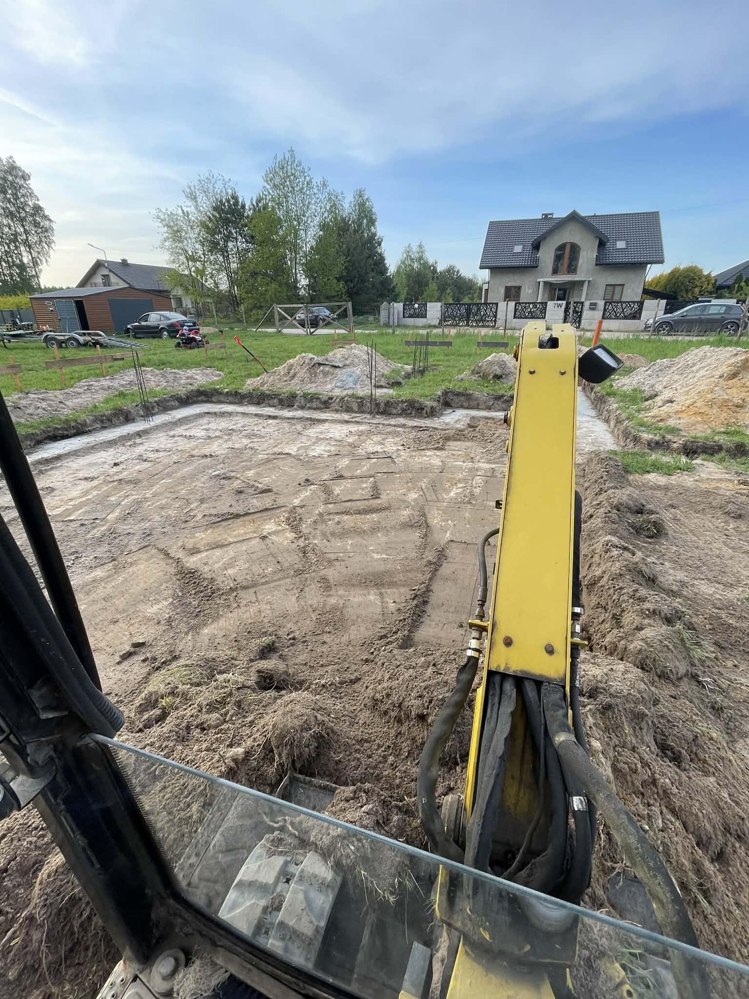 Realizacja 14 robót ziemnych, przyłączy i usług geodezyjnych KAM-KOP & GEOPRO